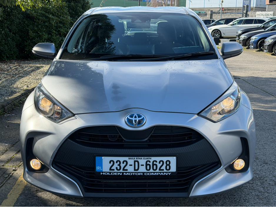 2023 Toyota Yaris - image 4