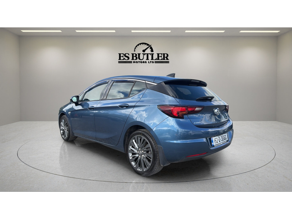 2015 Vauxhall Astra - image 3