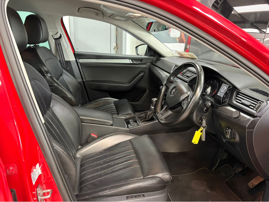 2017 Skoda Superb - image 4