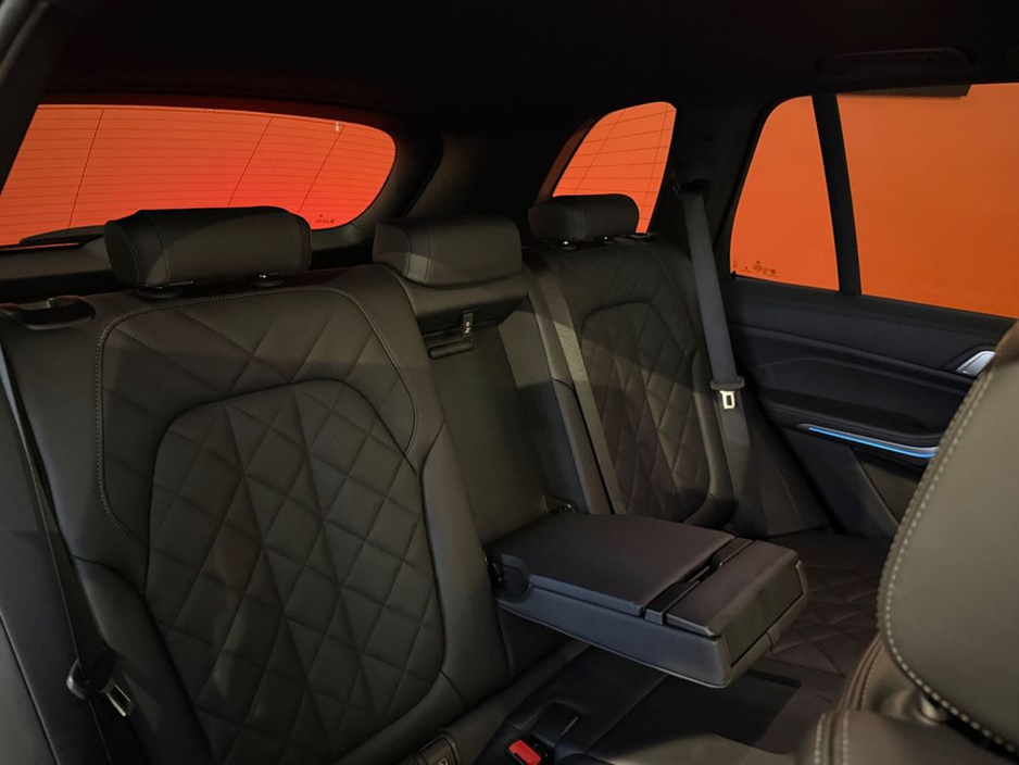 2024 BMW X5 - image 13