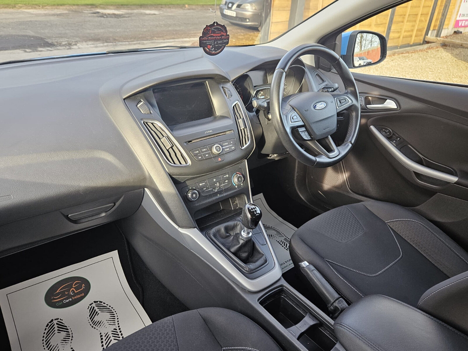 2017 Ford Focus - image 19