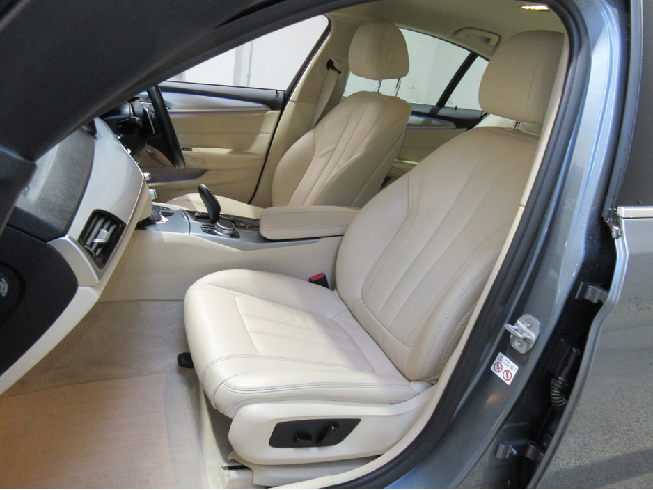 2018 BMW 5 Series - image 13