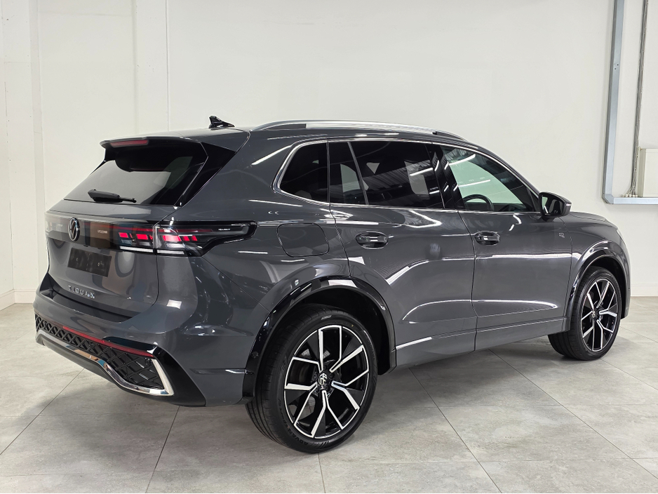 2024 Volkswagen Tiguan - image 9
