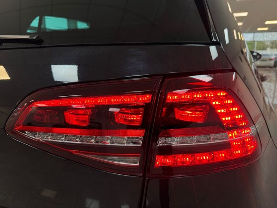 2015 Volkswagen Golf - image 19