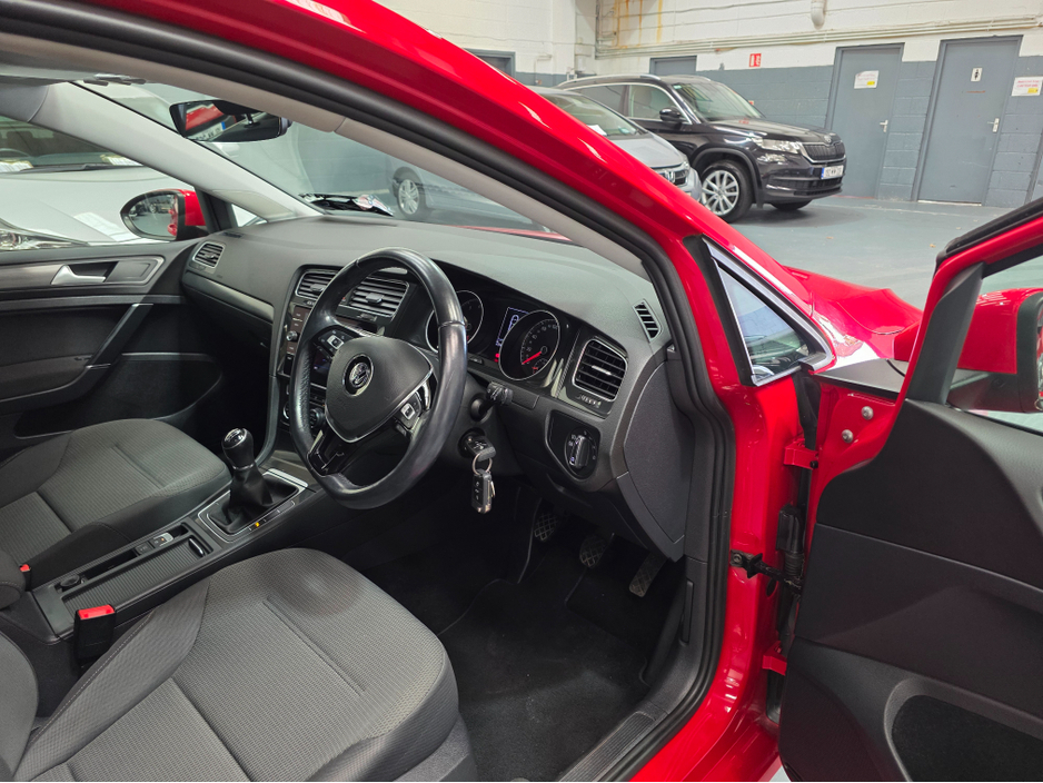 2019 Volkswagen Golf - image 12