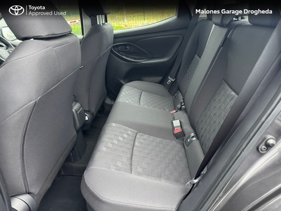 2025 Toyota Yaris - image 7