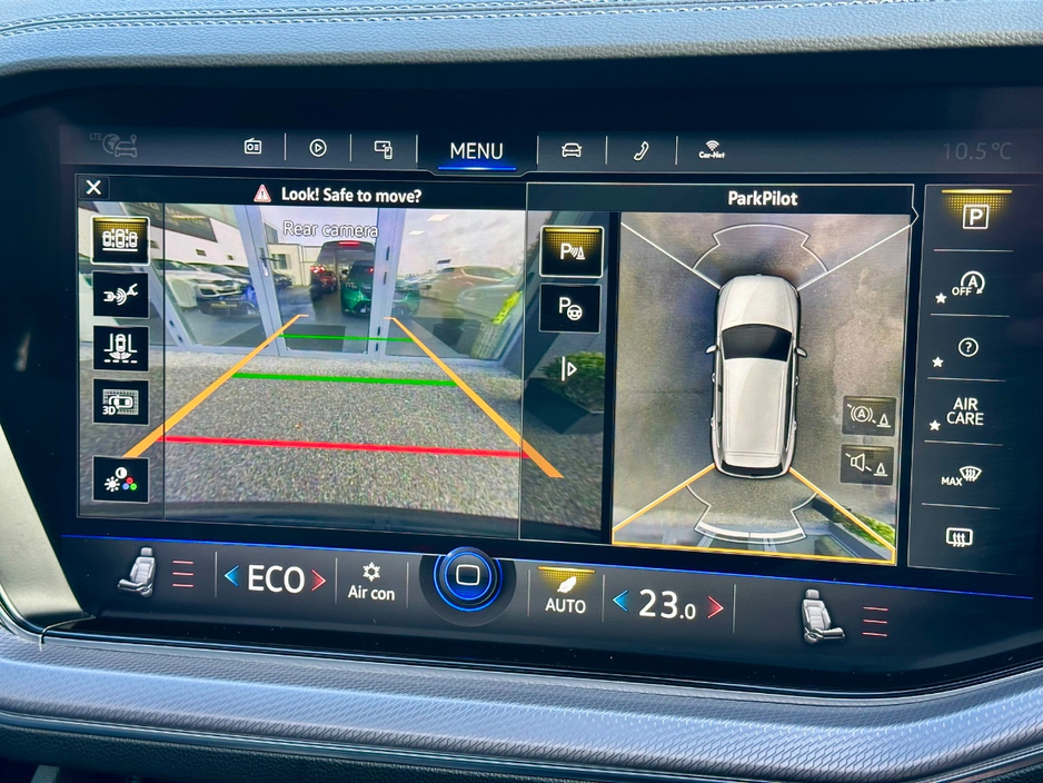 2023 Volkswagen Touareg - image 7