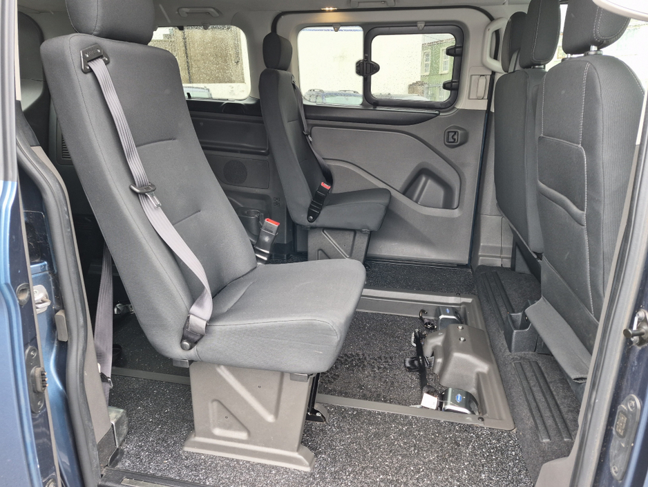 2020 Ford Tourneo Custom - image 10