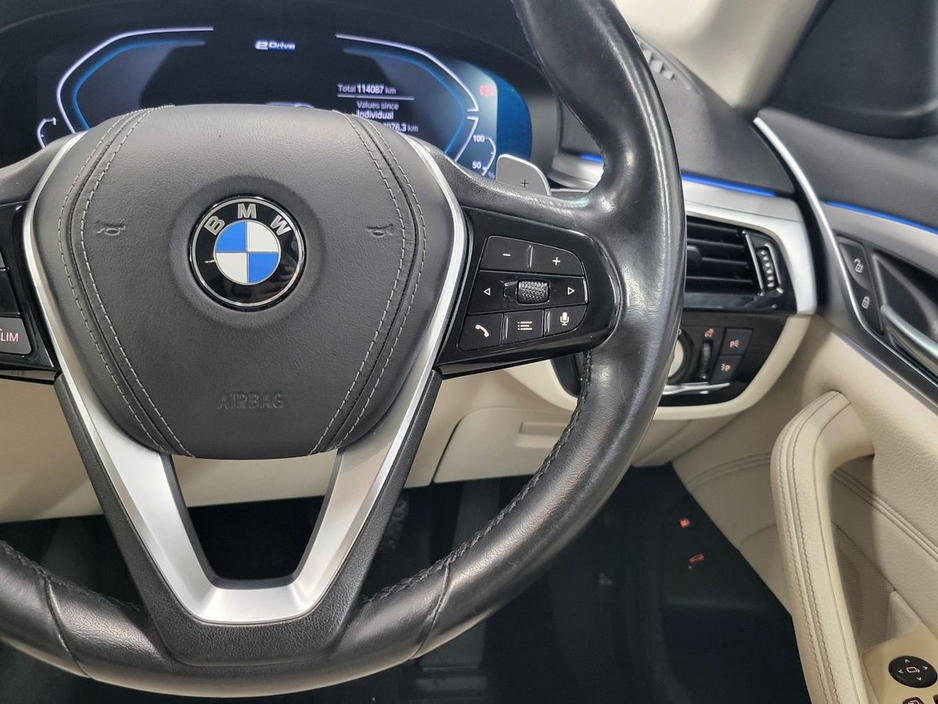 2021 BMW 5 Series - image 18
