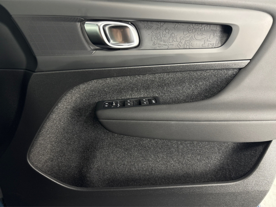 2024 Volvo C40 - image 25