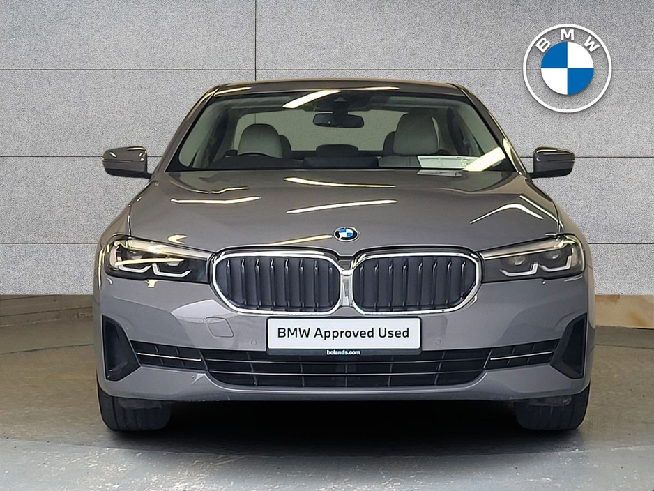 2022 BMW 5 Series - image 16