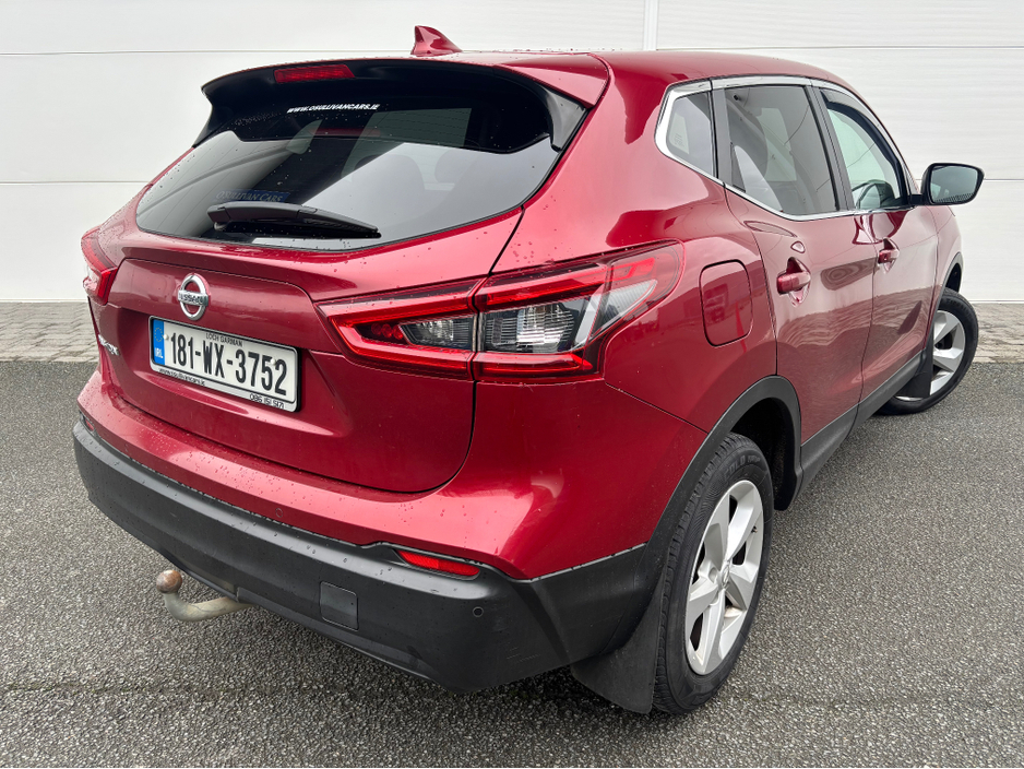 2018 Nissan Qashqai - image 4