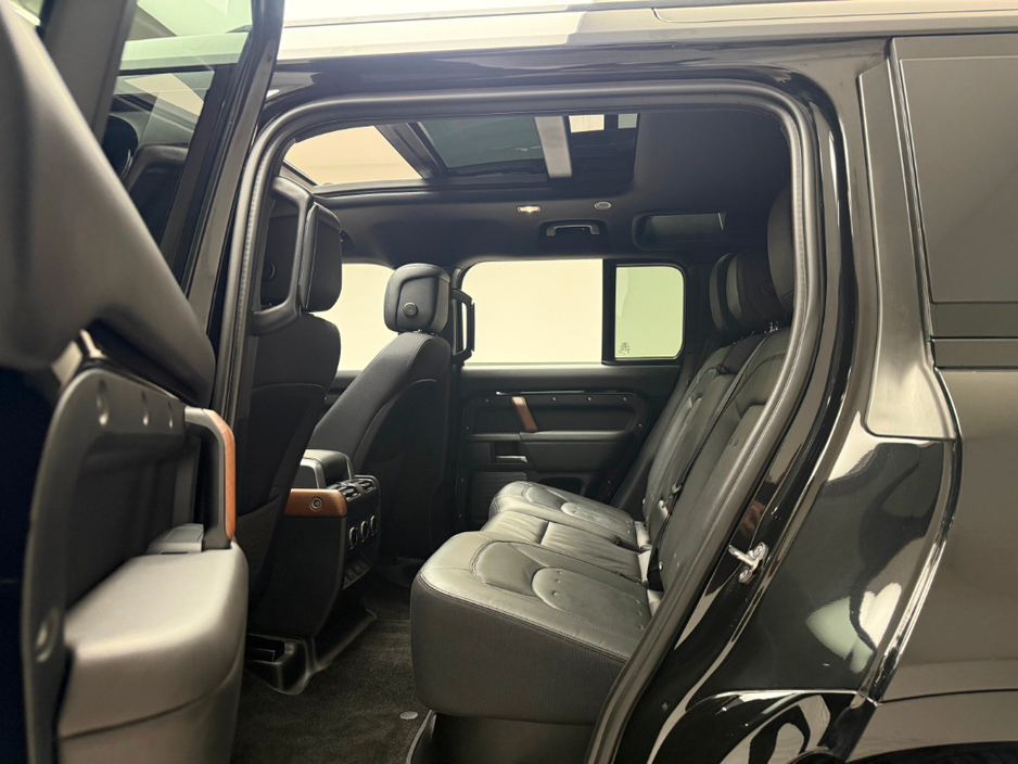 2023 Land Rover Defender X P400E FLAGSHIP MODEL €87,990
