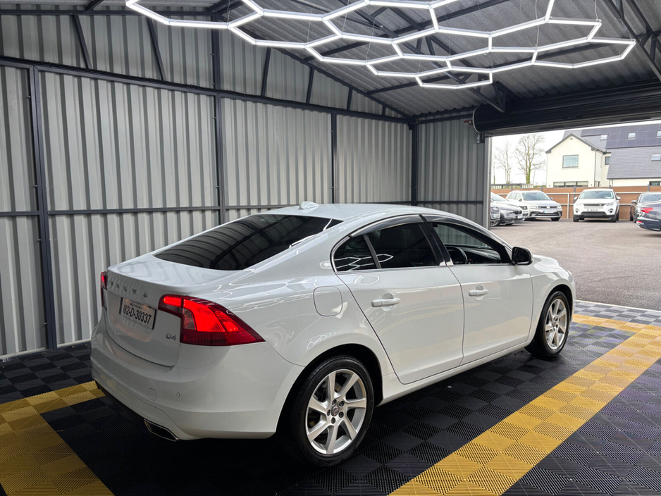 2018 Volvo S60 - image 8