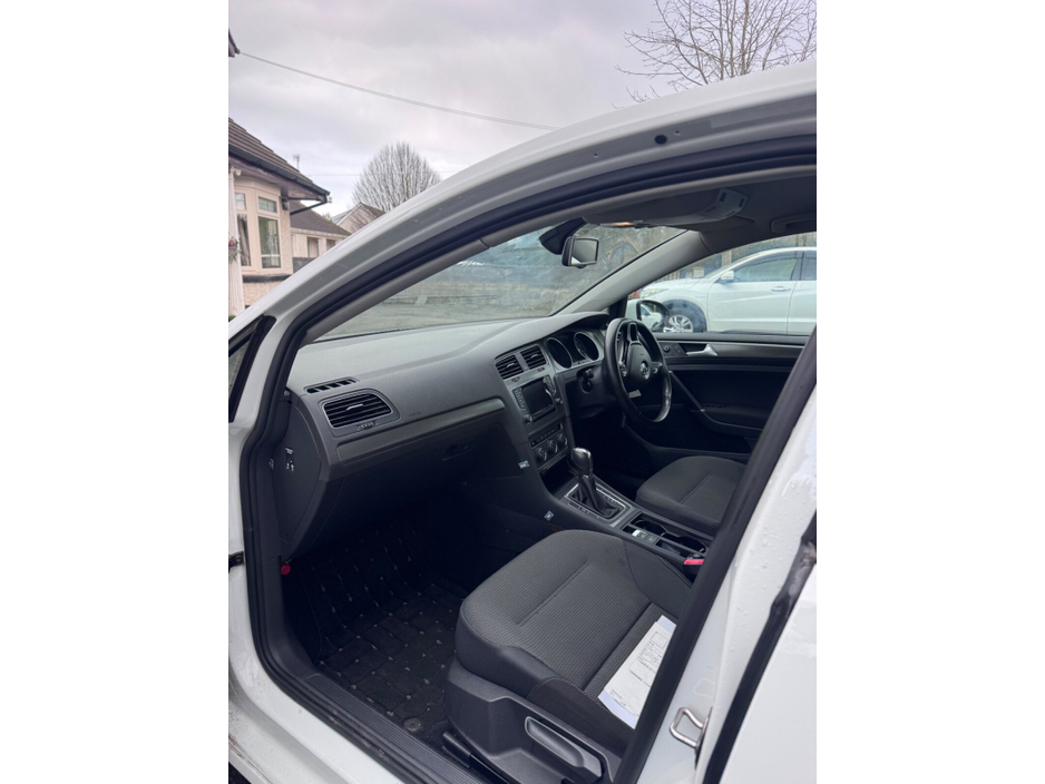 2013 Volkswagen Golf - image 9