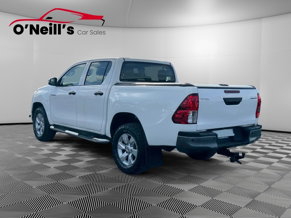 2017 Toyota Hilux - image 7