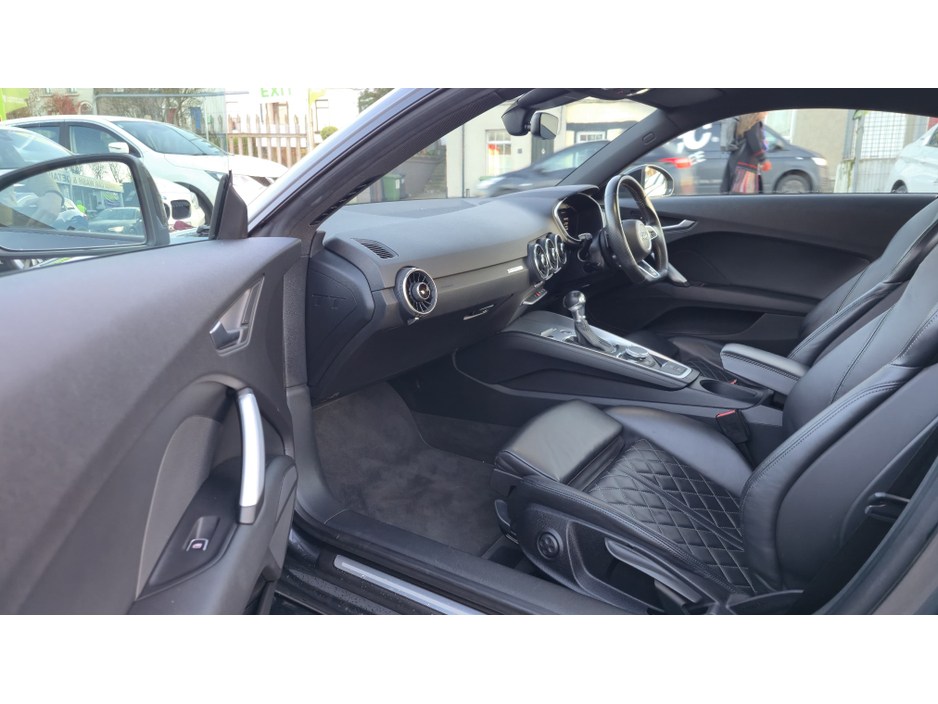 2015 Audi TT - image 14