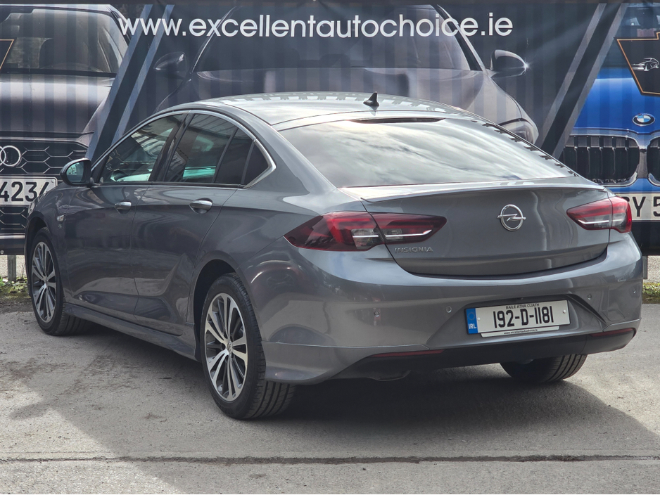 2019 Opel Insignia - image 4