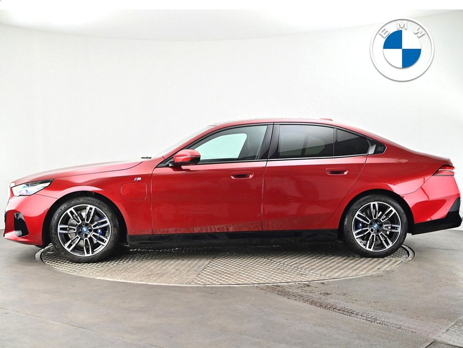 2024 BMW 5 Series - image 3