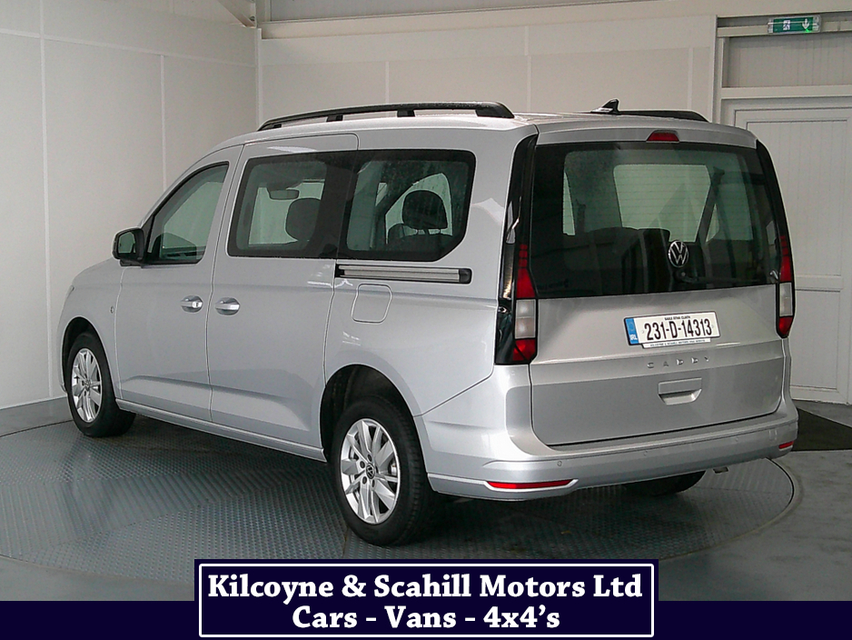 2023 Volkswagen Caddy - image 5