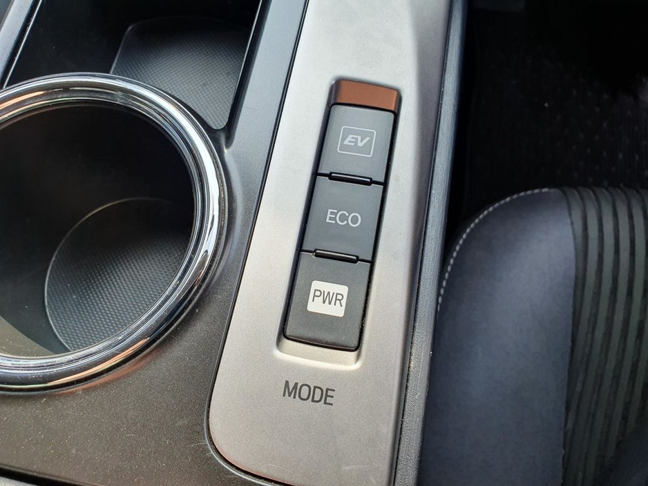 2016 Toyota Prius+ - image 12