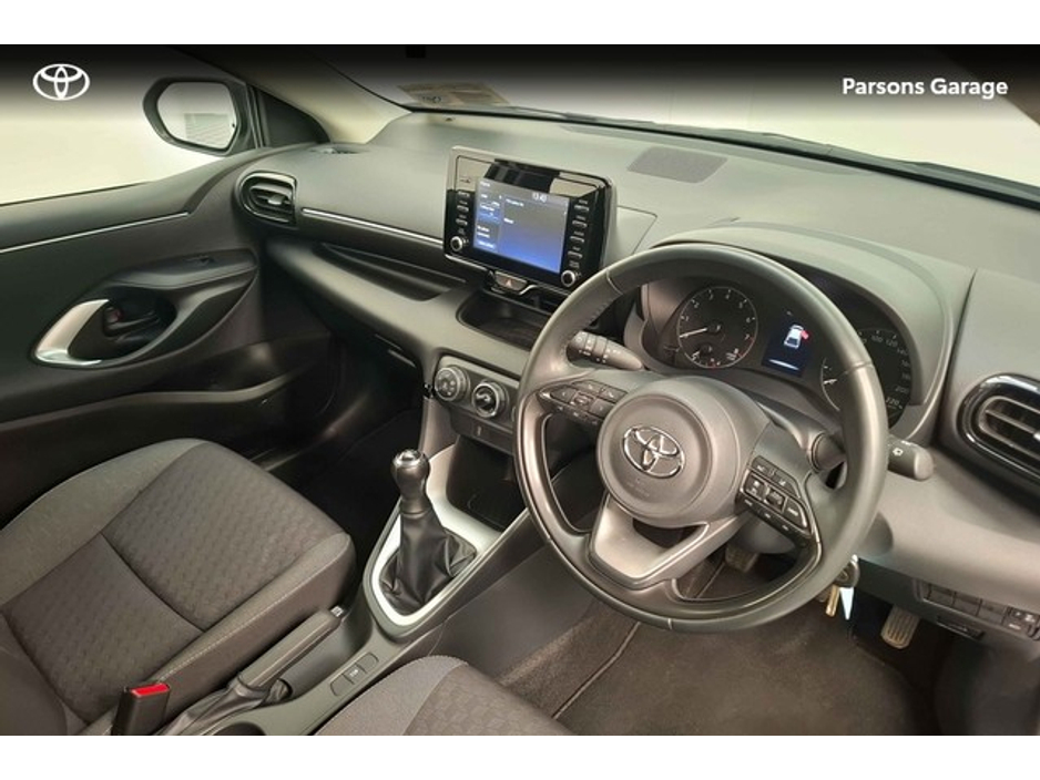 2023 Toyota Yaris - image 7