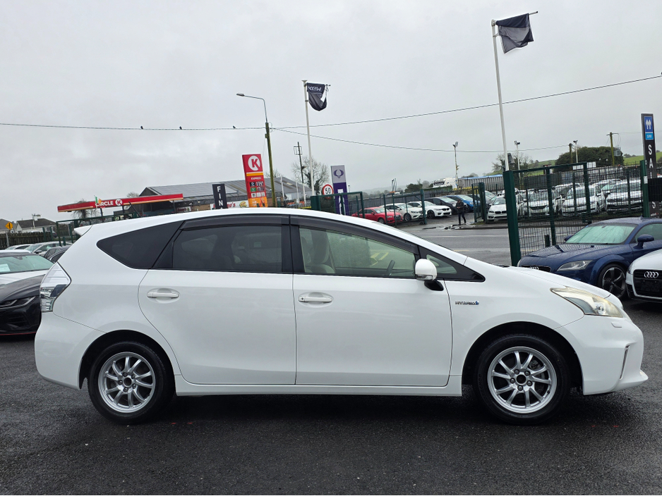 2013 Toyota Prius Alpha (7 Seater) - SELF CHARGING HYBRID -ALLOYS - REVERSE CAMERA - SIMI DEALER - LOW ROAD TAX BAND €13,450