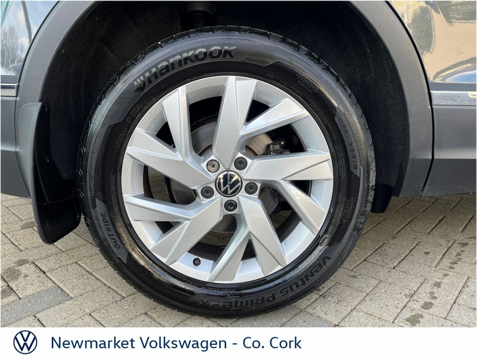 2024 Volkswagen Tiguan - image 2