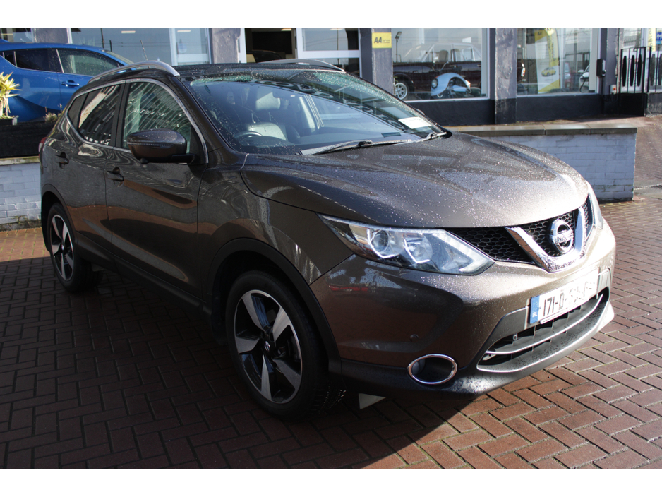 2017 Nissan Qashqai - image 2