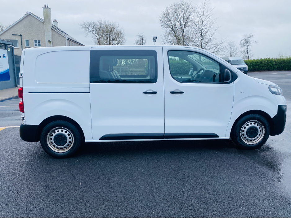 2022 Opel Vivaro - image 5