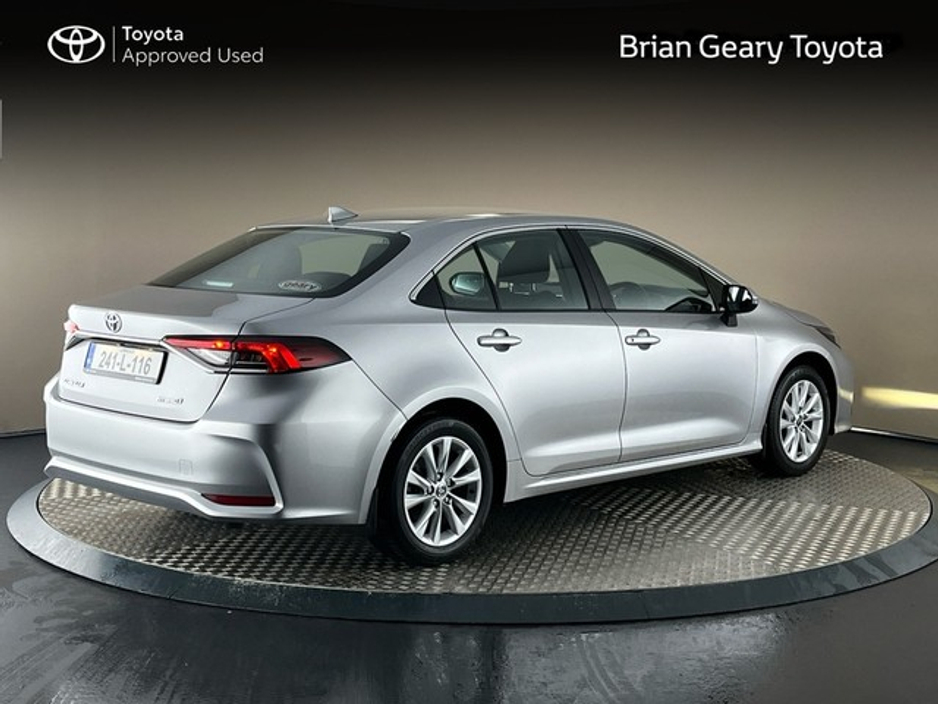 2024 Toyota Corolla LUNA SALOON AUTO Hybrid €29,950