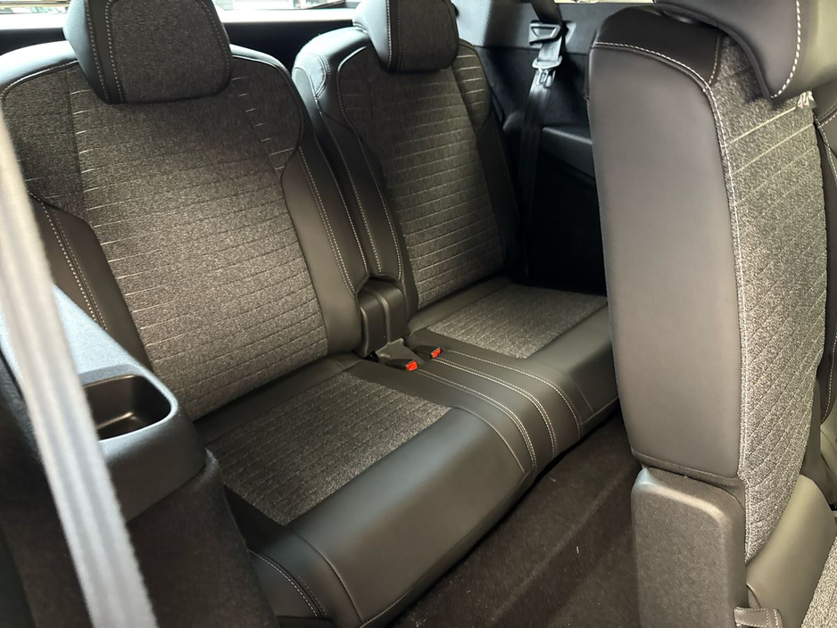 2026 Peugeot 5008 - image 27