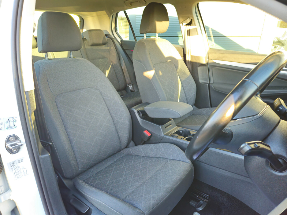 2022 Volkswagen Golf 2.0 TDI 115HP Life €24,950