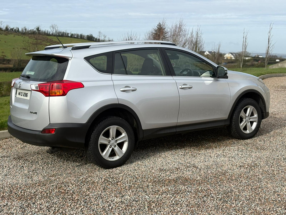 2014 Toyota Rav4 - image 3