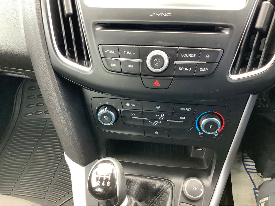 2016 Ford Focus - image 7