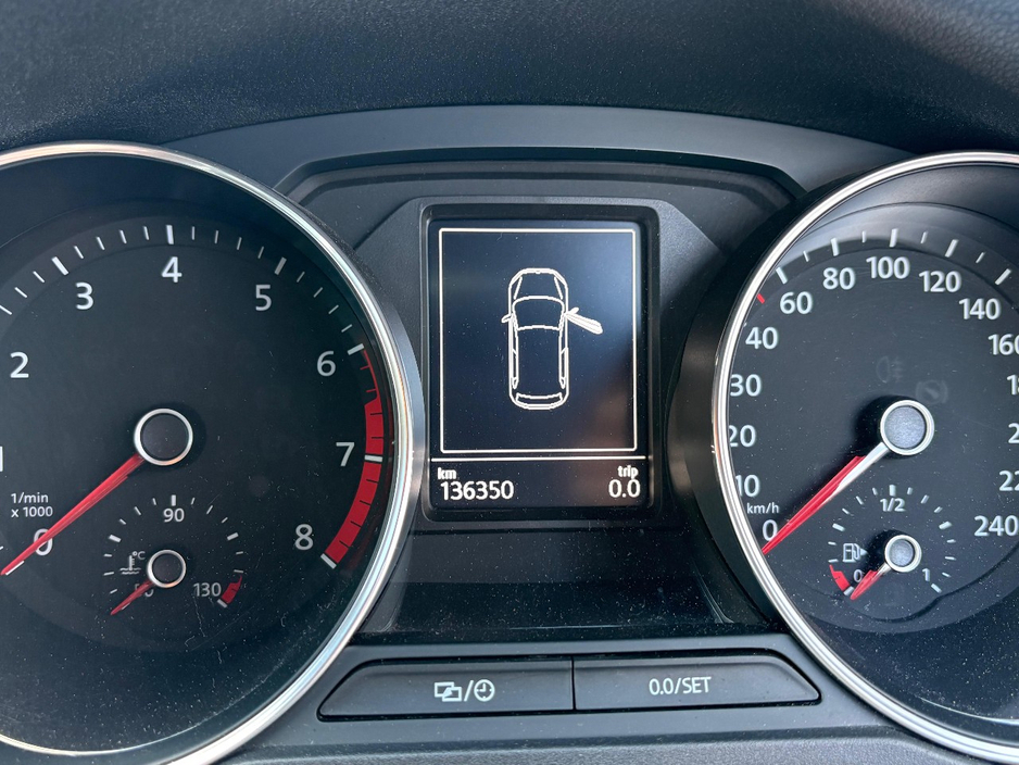 2015 Volkswagen Polo - image 6