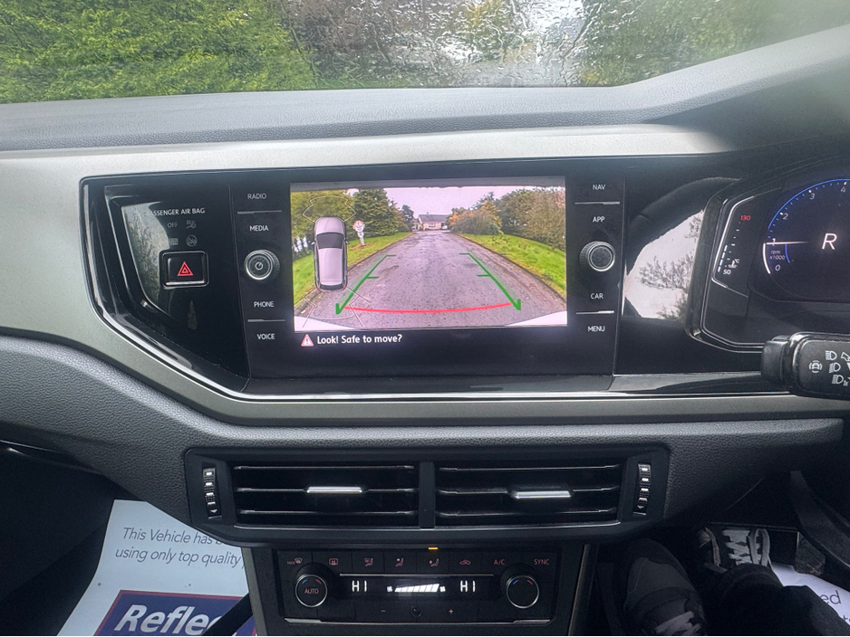 2020 Volkswagen Polo - image 9