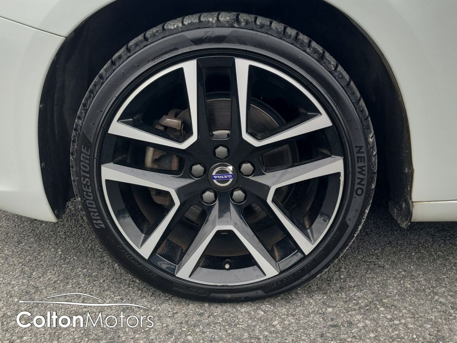 2017 Volvo S60 - image 14