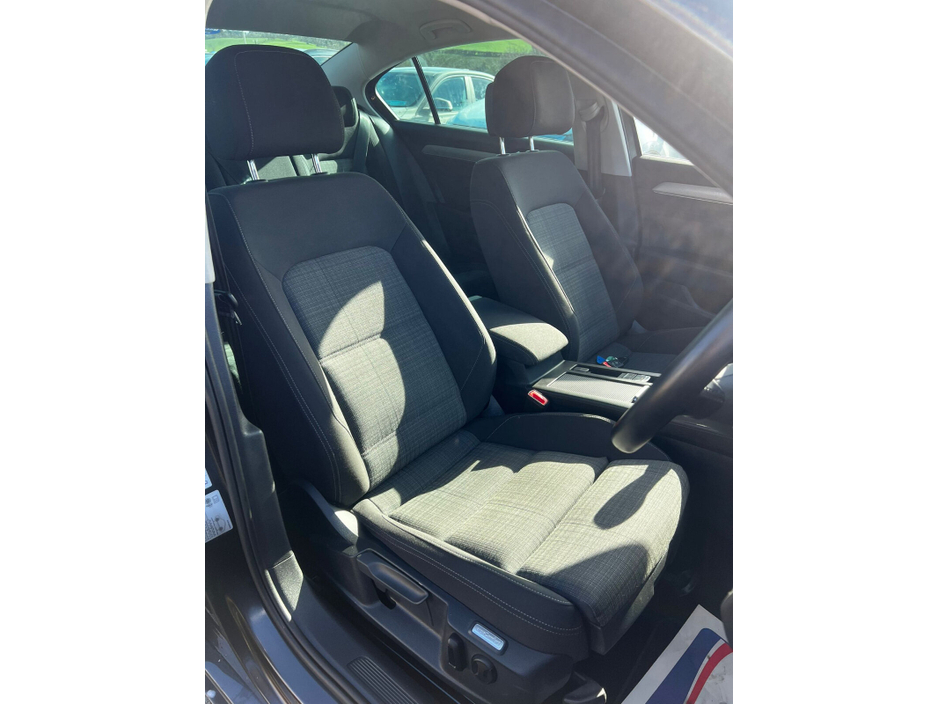 2022 Volkswagen Passat - image 8