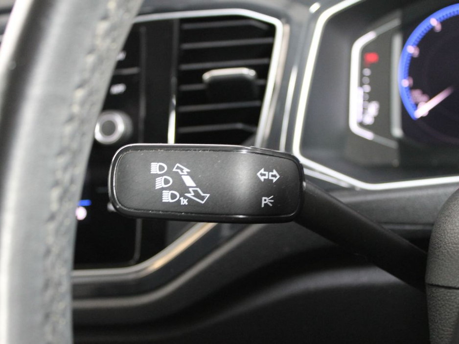 2019 Volkswagen T-Roc - image 27