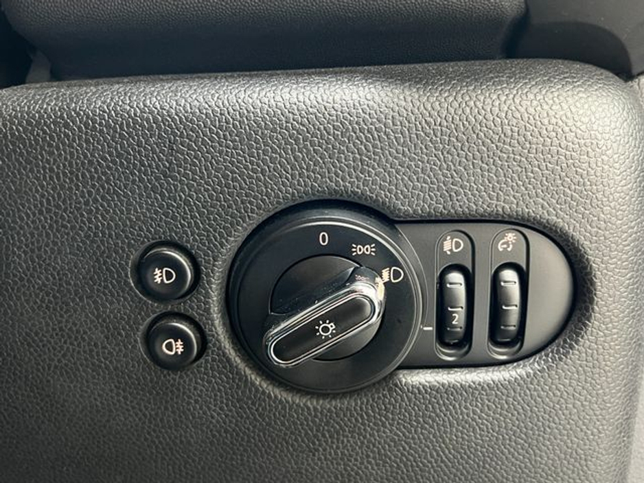 2016 MINI One 1.2 Automatic, Reversing camera €13,895