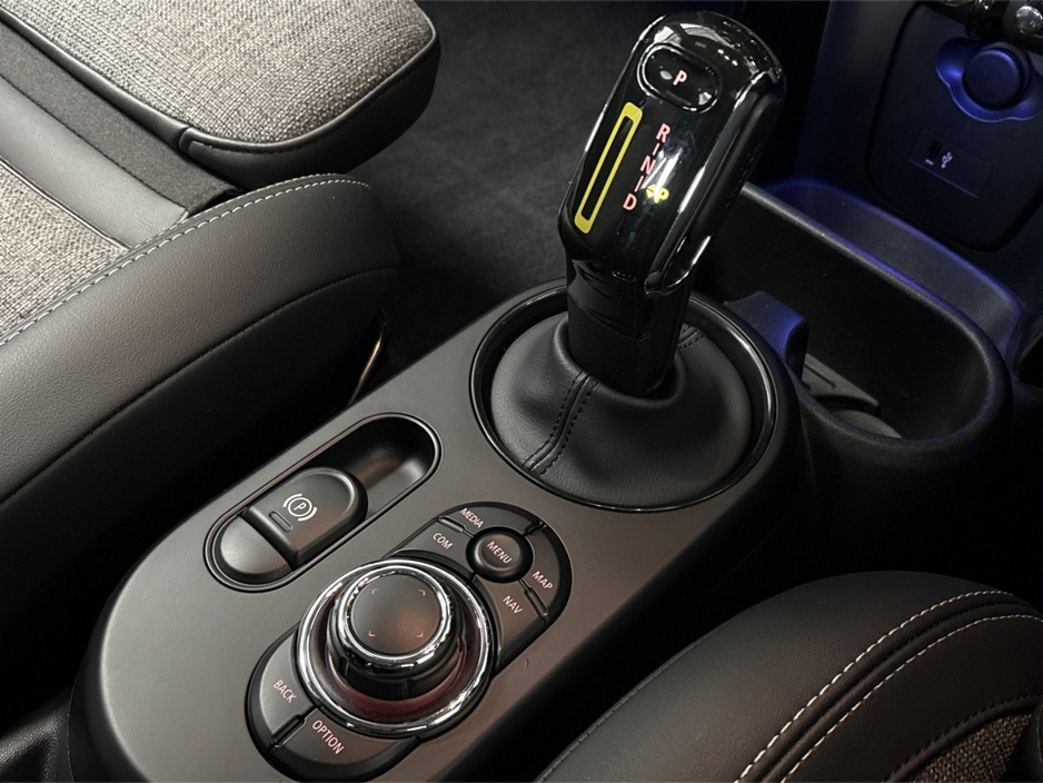 2022 MINI Hatch - image 16