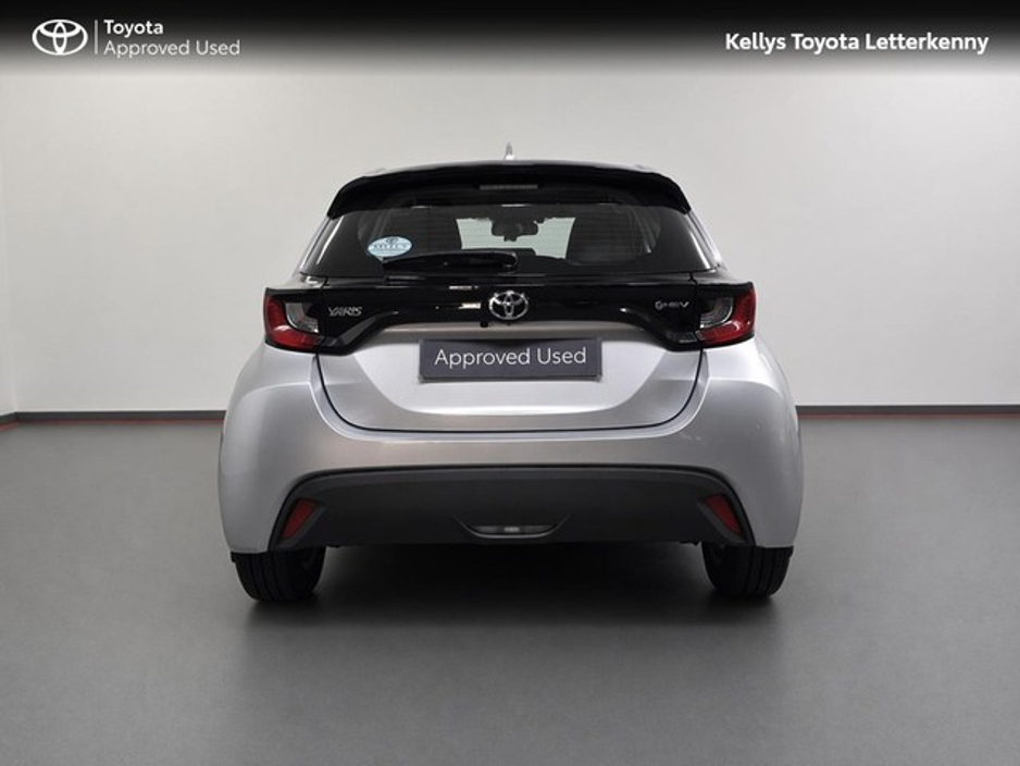 2025 Toyota Yaris - image 5