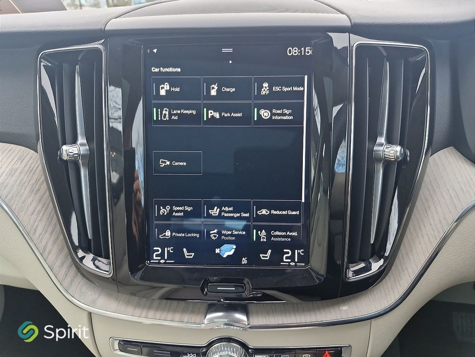 2018 Volvo XC60 - image 15