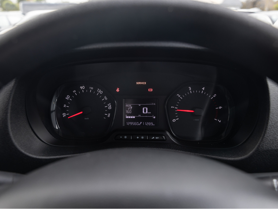 2017 Citroen Dispatch - image 11