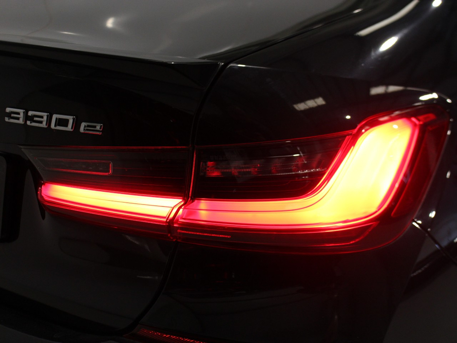 2019 BMW 3 Series - image 14