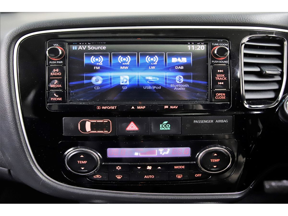 2017 Mitsubishi Outlander - image 19