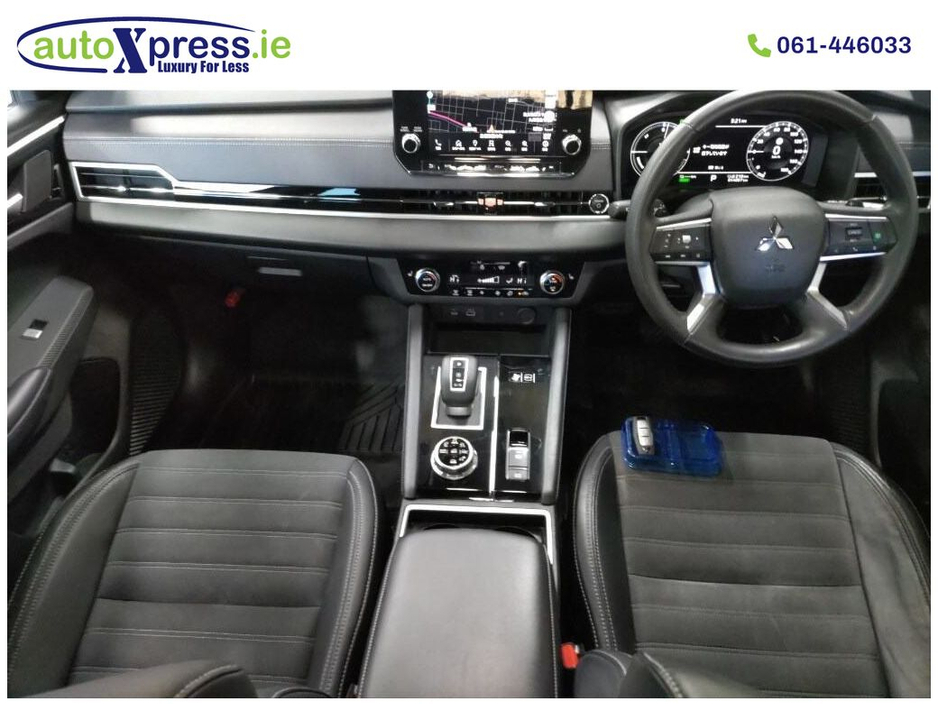 2023 Mitsubishi Outlander PHEV 4WD BLACK EDITION, Low mileage, Reversing camera