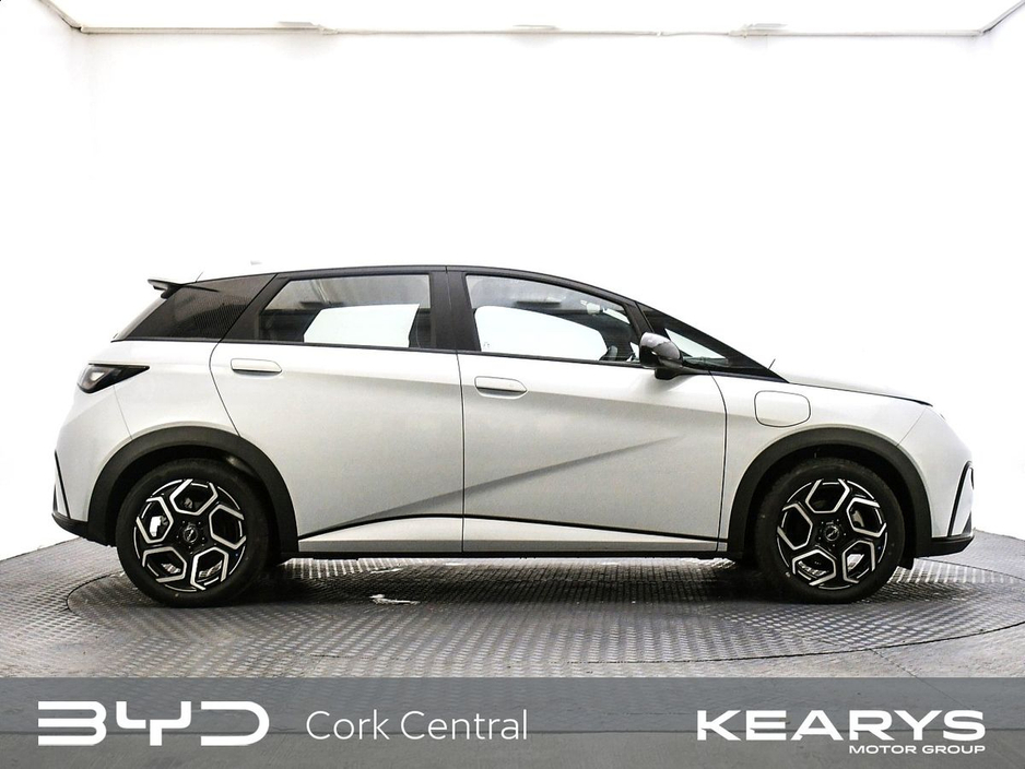 2025 BYD Dolphin - image 7