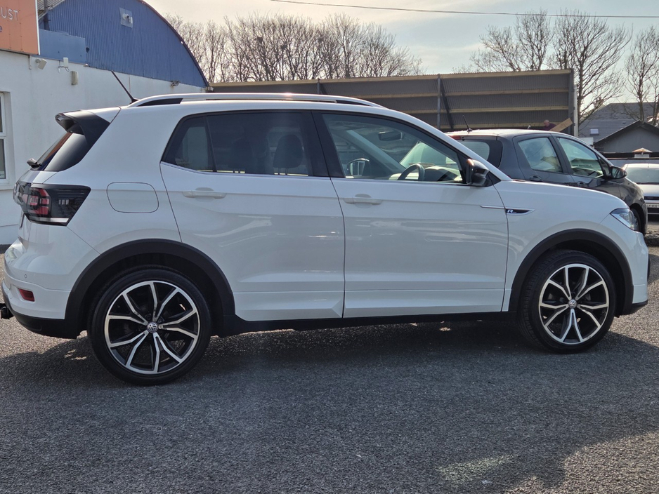 2019 Volkswagen T-Cross - image 3
